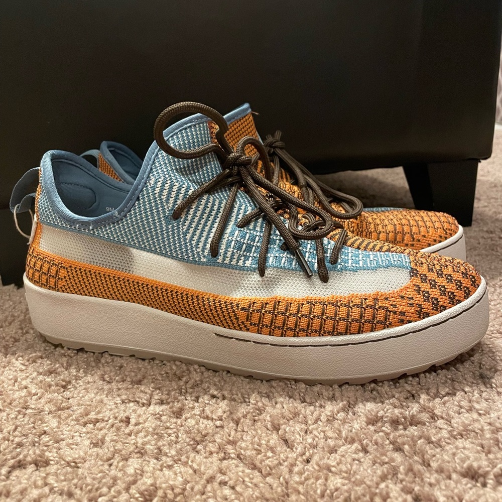 Jambu Jenny Knit women’s sneakers worn once size 9
